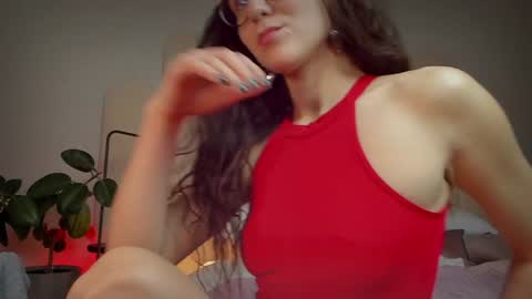 Snapshot of mira_kraviz chatting on 01/01/25, 05:44 Mira online show from 01/01/25, 05:44