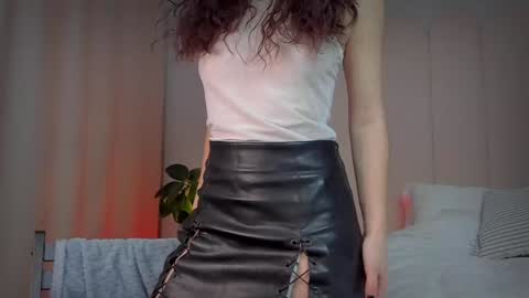 Snapshot of mira_kraviz chatting on 01/17/25, 07:38 Mira online show from 01/17/25, 07:38