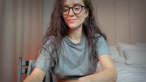 Snapshot of mira_kraviz chatting on 02/02/25, 11:21 Mira online show from 02/02/25, 11:21