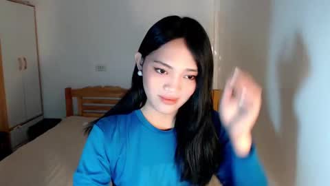 Snapshot of mira_luna222 chatting on 12/02/24, 03:47 Mira Bella online show from 12/02/24, 03:47