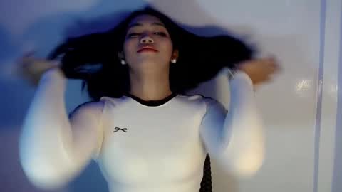 Snapshot of mira_luna222 chatting on 12/21/24, 11:45 Mira Bella online show from 12/21/24, 11:45