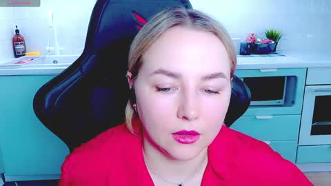 Snapshot of mira_mermayd chatting on 04/30/26, 02:07 Mira online show from 04/30/26, 02:07