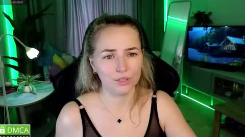 Snapshot of mira_mermayd chatting on 07/18/26, 01:43 Mira online show from 07/18/26, 01:43