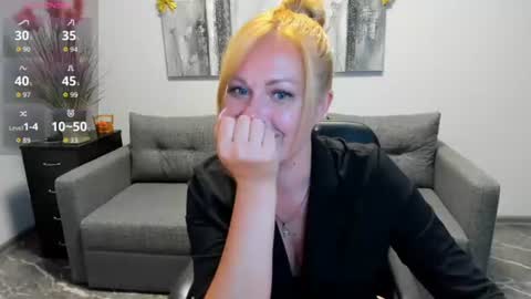 Snapshot of mira_whitme chatting on 06/18/26, 12:09 Mira online show from 06/18/26, 12:09