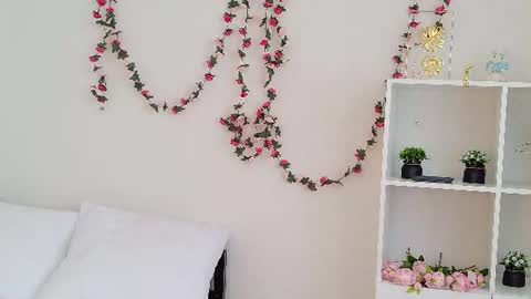 Snapshot of mirabella__flower chatting on 07/14/26, 10:21 mirabella__flower online show from 07/14/26, 10:21