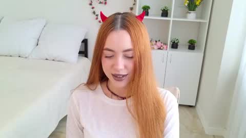 Snapshot of mirabella__flower chatting on 07/19/26, 05:11 mirabella__flower online show from 07/19/26, 05:11