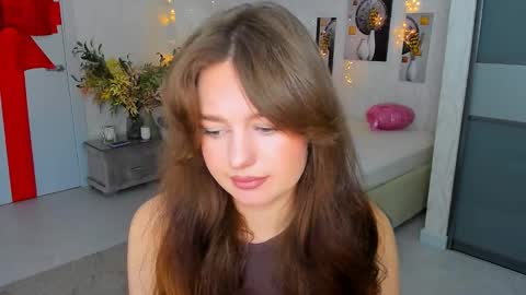 Emma online show from 03/06/25, 07:43