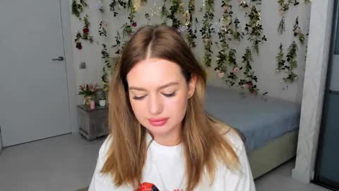 Emma online show from 10/12/25, 01:04