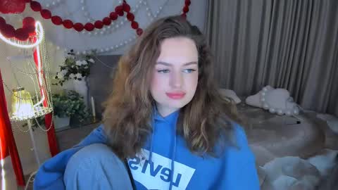 Snapshot of miraclecurly chatting on 05/09/26, 04:56 Emma online show from 05/09/26, 04:56