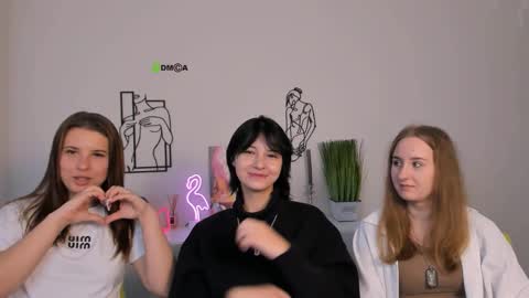 Snapshot of miraella chatting on 09/23/25, 08:50 Mira online show from 09/23/25, 08:50