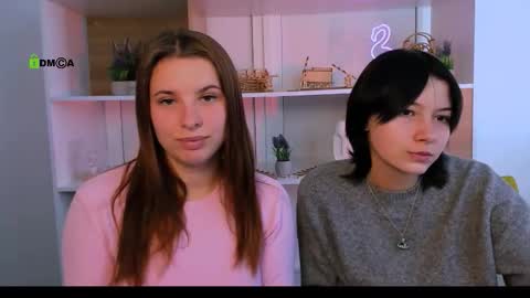 Snapshot of miraella chatting on 09/25/25, 09:02 Mira online show from 09/25/25, 09:02