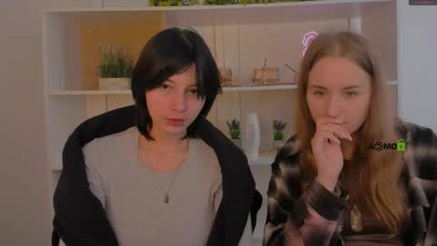 Snapshot of miraella chatting on 10/11/25, 08:24 Mira online show from 10/11/25, 08:24