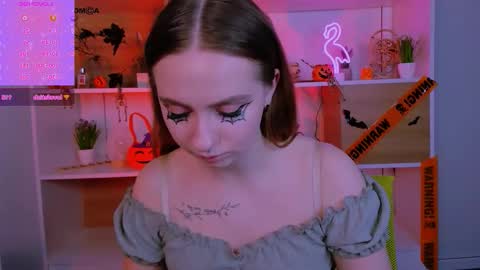 Snapshot of miraella chatting on 10/31/25, 01:50 Mira online show from 10/31/25, 01:50