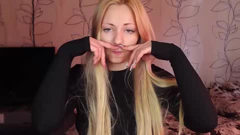 Snapshot of mirahardmanxx chatting on 03/10/25, 11:53 Happy New Year  online show from 03/10/25, 11:53