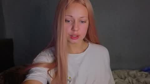 Snapshot of mirahardmanxx chatting on 10/12/25, 01:37 Happy New Year  online show from 10/12/25, 01:37