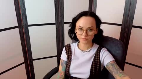 Mira online show from 02/08/25, 01:44