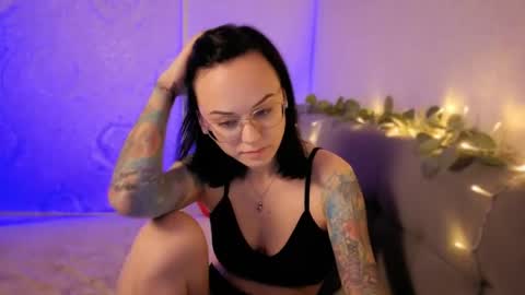 Snapshot of miraskyy chatting on 05/27/26, 04:37 MiraSkyy online show from 05/27/26, 04:37
