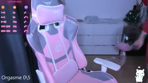 Snapshot of miray_kuriyama chatting on 02/15/26, 11:23 Kira online show from 02/15/26, 11:23