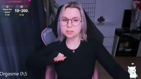 Kira online show from 04/10/26, 08:46