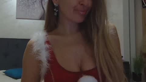 miriam04 online show from 12/24/24, 10:17