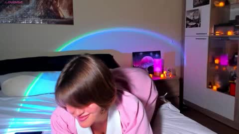 Shelley online show from 10/26/25, 04:02