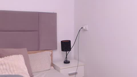 Snapshot of miryamines chatting on 12/08/24, 02:52 MiryamInes online show from 12/08/24, 02:52