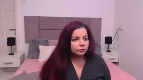 Snapshot of miryamines chatting on 12/19/24, 02:46 MiryamInes online show from 12/19/24, 02:46