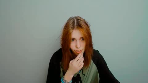 misaki_chan_ online show from 10/29/25, 11:06