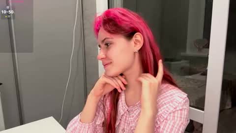 Molly online show from 10/05/25, 05:44