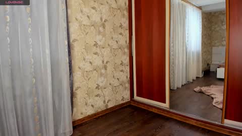 mishapallmer online show from 11/25/25, 09:20