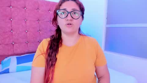 Snapshot of mishell_lovely chatting on 12/17/25, 01:17 Mishell online show from 12/17/25, 01:17