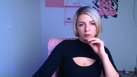 Mishelle online show from 12/01/25, 12:21