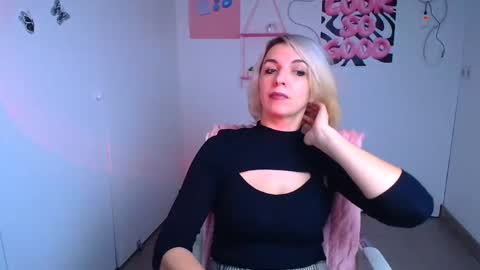Mishelle online show from 12/02/25, 12:21