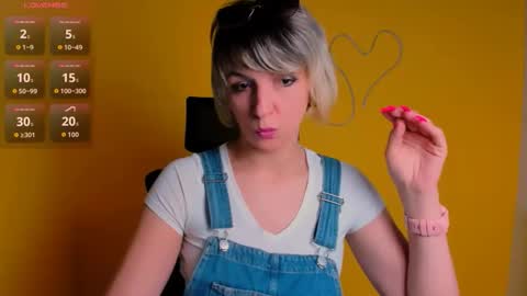 Snapshot of mishelle_blondie chatting on 04/28/26, 06:13 Mishelle online show from 04/28/26, 06:13