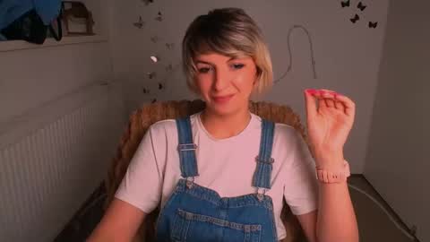 Snapshot of mishelle_blondie chatting on 05/01/26, 04:33 Mishelle online show from 05/01/26, 04:33