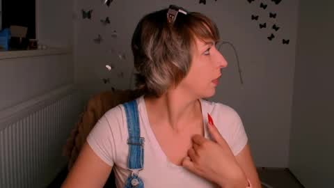 Snapshot of mishelle_blondie chatting on 06/18/26, 05:19 Mishelle online show from 06/18/26, 05:19
