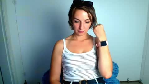 Snapshot of mishelle_blondie chatting on 08/05/26, 12:52 Mishelle online show from 08/05/26, 12:52