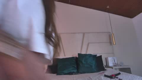 Snapshot of miss__ary_ chatting on 05/11/26, 04:04 miss__ary_ online show from 05/11/26, 04:04