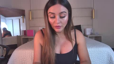 Snapshot of miss__ary_ chatting on 05/26/26, 12:01 miss__ary_ online show from 05/26/26, 12:01