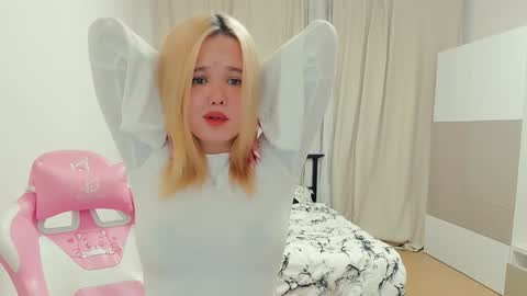 Snapshot of miss__selena chatting on 01/16/25, 10:44 miss__selena online show from 01/16/25, 10:44