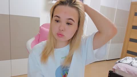 Snapshot of miss__selena chatting on 02/08/25, 02:16 miss__selena online show from 02/08/25, 02:16