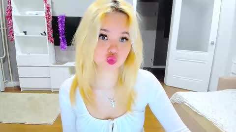 miss__selena online show from 12/15/25, 09:08