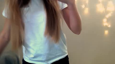 Angelina online show from 11/27/25, 07:10