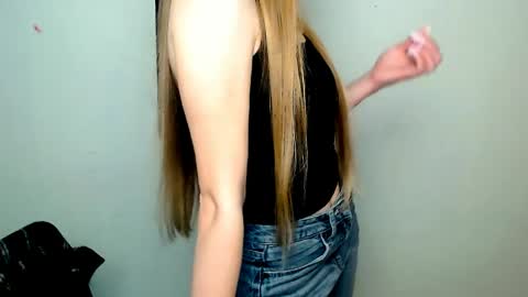 Snapshot of miss_angelina_ chatting on 05/20/26, 06:08 Angelina online show from 05/20/26, 06:08