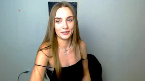 Snapshot of miss_angelina_ chatting on 07/29/26, 06:00 Angelina online show from 07/29/26, 06:00