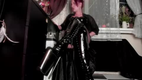 Snapshot of miss_asmodeus chatting on 06/20/26, 09:50 missAsmodeus online show from 06/20/26, 09:50