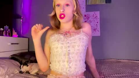 Anya online show from 04/12/26, 09:42