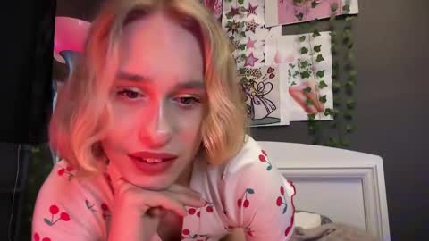 Snapshot of miss_barbie1 chatting on 06/09/26, 05:13 Anya online show from 06/09/26, 05:13