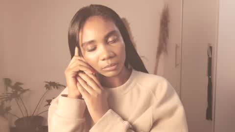 miss_benz online show from 11/14/25, 02:21