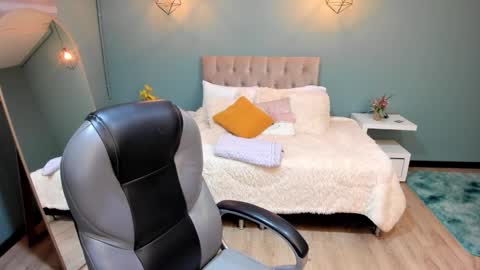 Cataleya online show from 12/14/25, 11:04